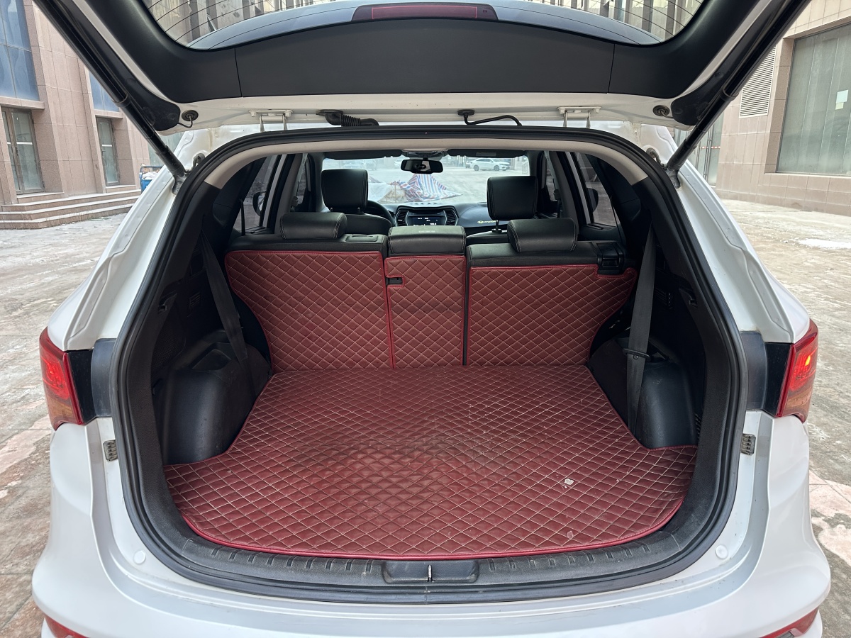 Hyundai Santa Fe 2018 car image #26