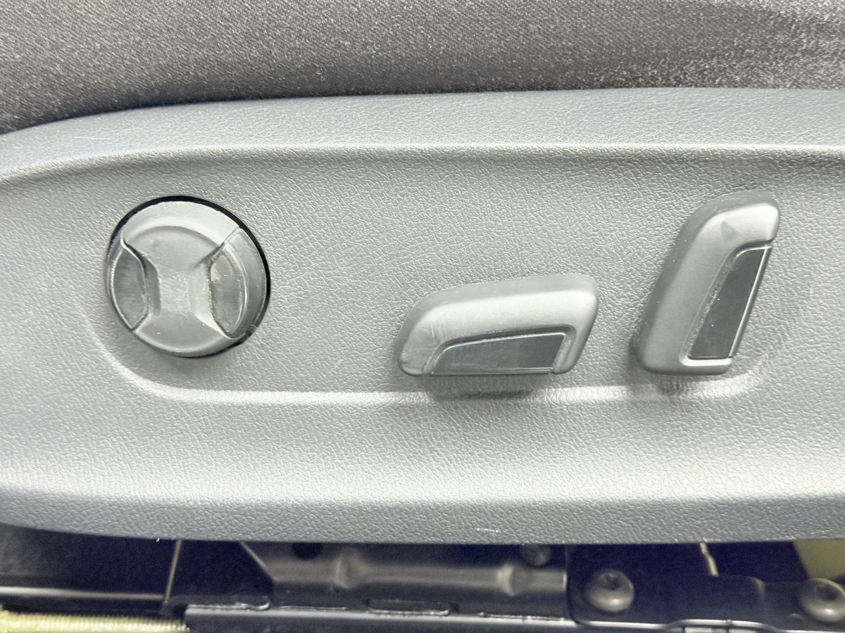 Volkswagen Passat 2012 car image #26