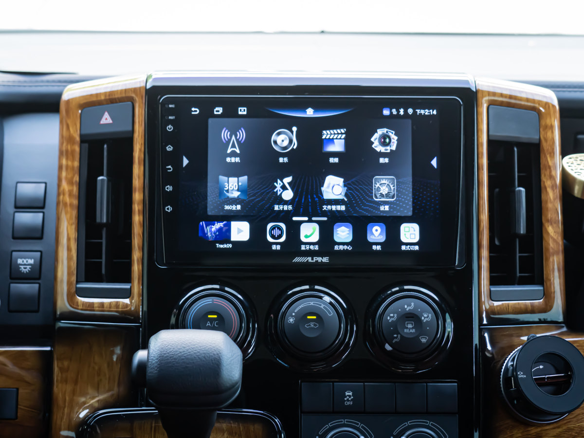 Toyota Hiace 2024 car image #26