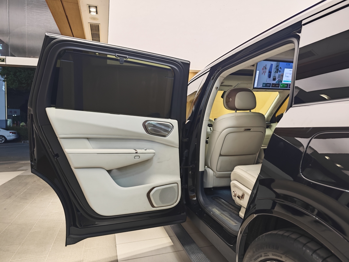 Lynk & Co 900 2025 car image #26