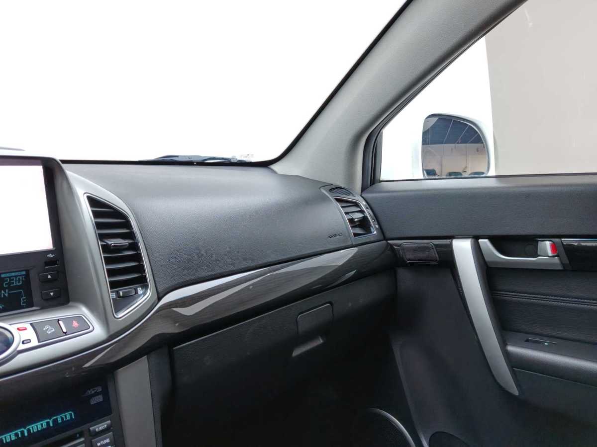 Chevrolet Captiva 2016 car image #26