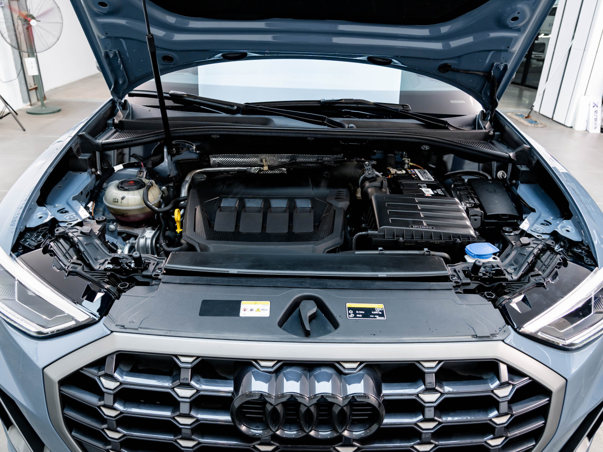 Audi Q3 2023 car image #26