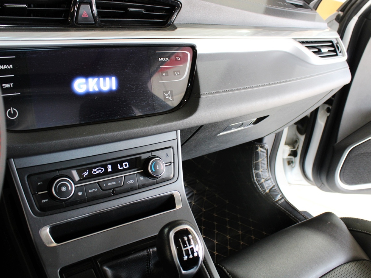 GEELY 2019 car image #26