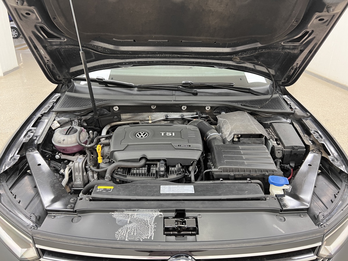 Volkswagen 2017 car image #26