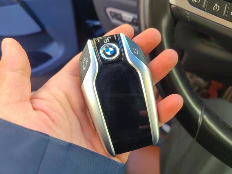 BMW X7 M60i 2021 car image #26