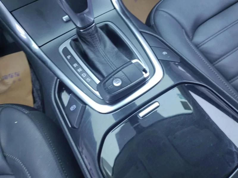 Ford Edge 2018 immagine di auto #26