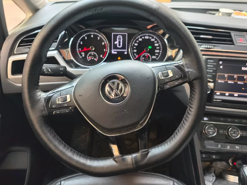 Volkswagen Touran 2018 car image #26