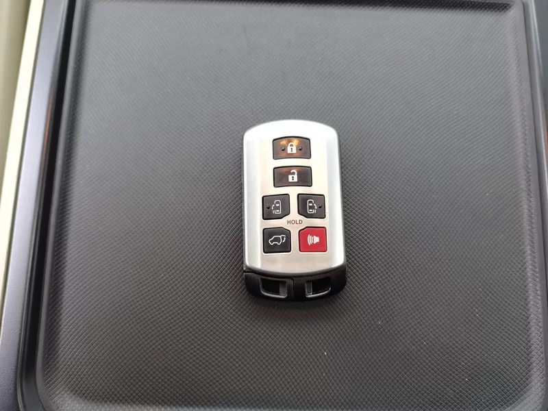 Toyota SIENNA 2013 car image #26