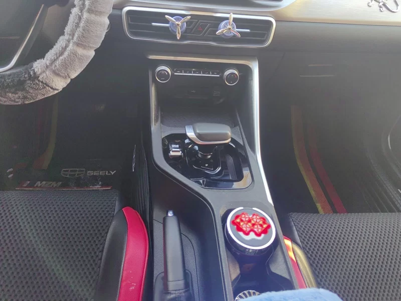 GEELY Coolray 2022 immagine di auto #26