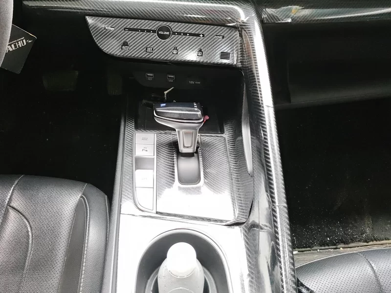 Hyundai Elantra 2021 immagine di auto #26