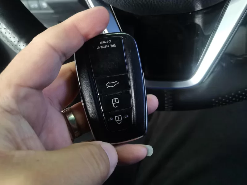 Toyota Avalon 2023 car image #26