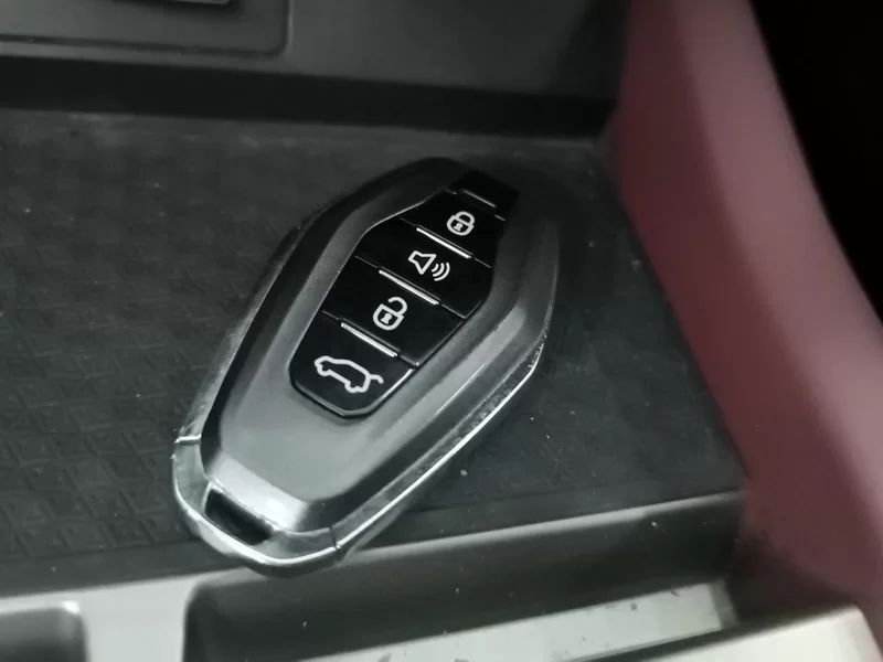 X70 2023 car image #26