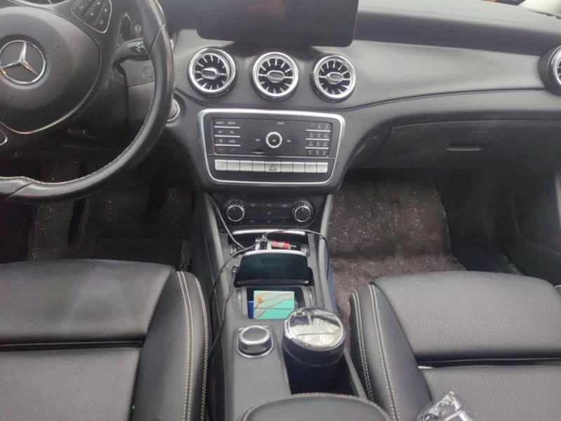 Mercedes-Benz GLA Class 2018 car image #26