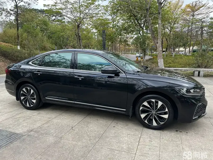 Volkswagen Passat 2021 car image #26