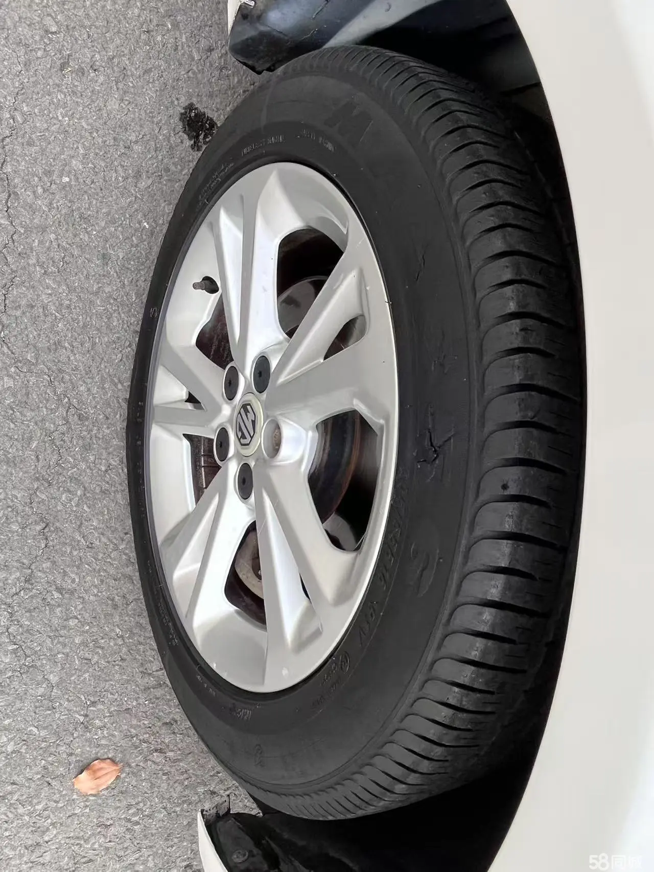 MG GT 2016 car image #26