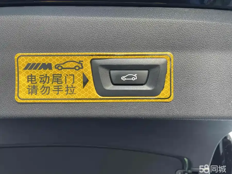 BMW X4 2020 car image #26