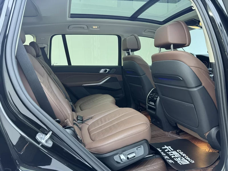 BMW X7 M60i 2021 #26 BMW X7 M60i 2021 car image #26