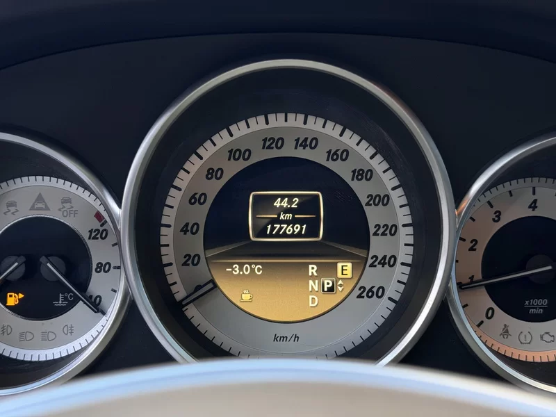 Mercedes-Benz CLS Class 2012 car image #26