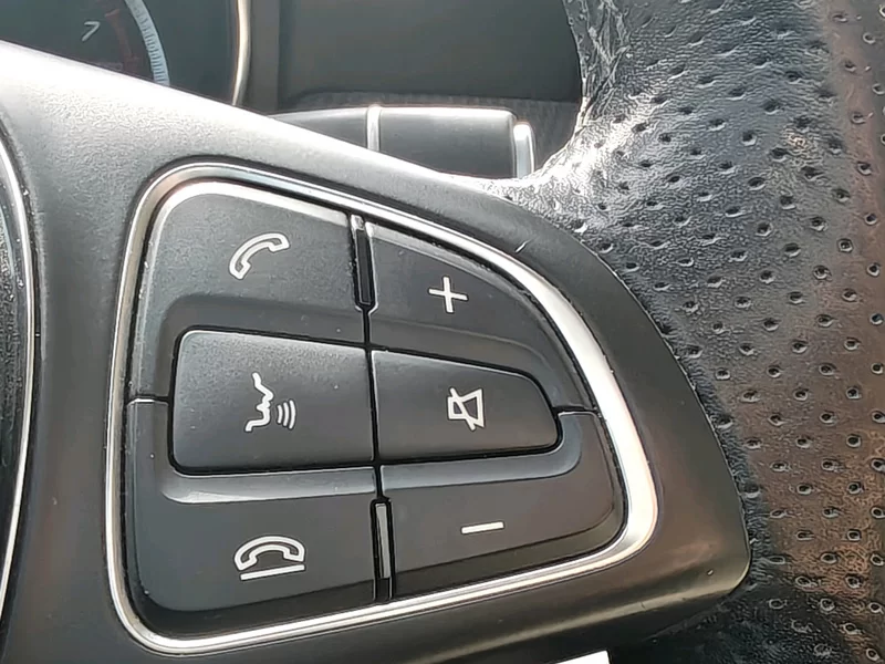 Mercedes-Benz GLA Class 2017 car image #26