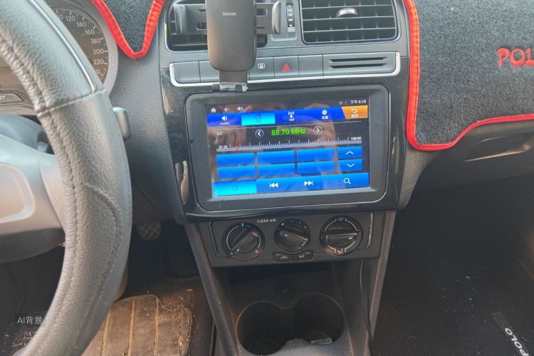 Volkswagen Polo 2018 car image #15