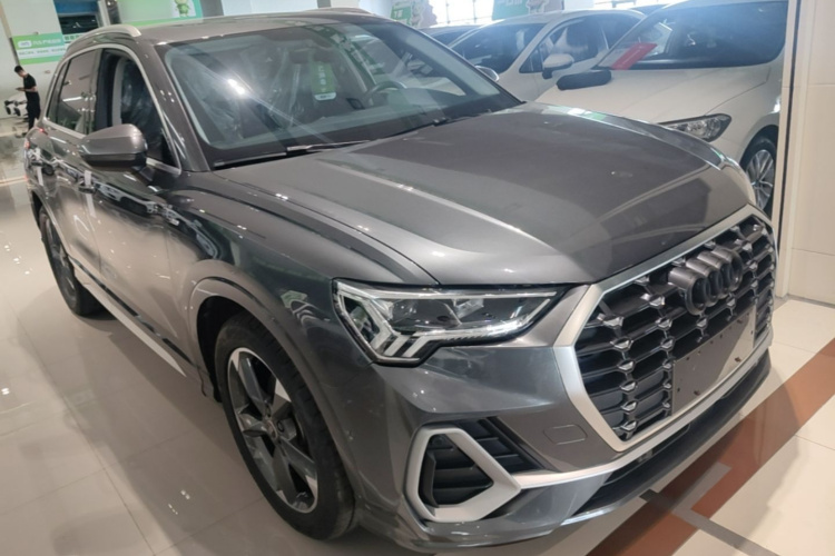 Audi Q3 2023 car image #6