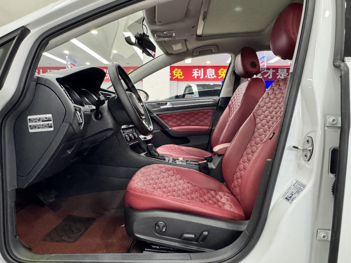 Volkswagen Golf 2017 car image #4