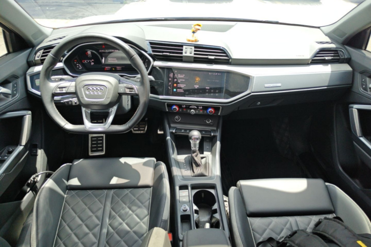 Audi Q3 2024 car image #10