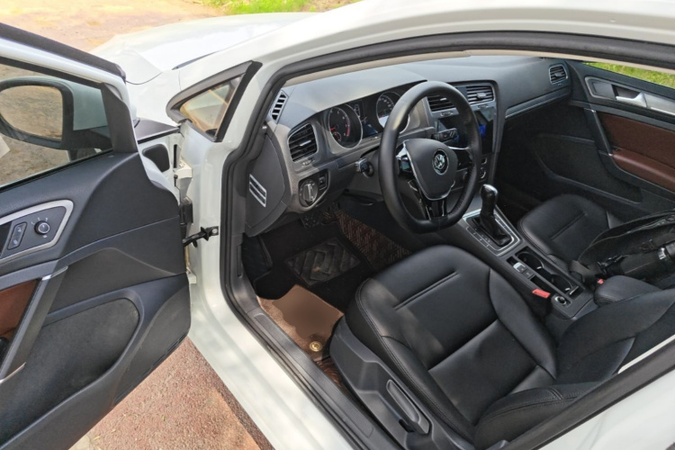 Volkswagen Golf 2015 car image #16