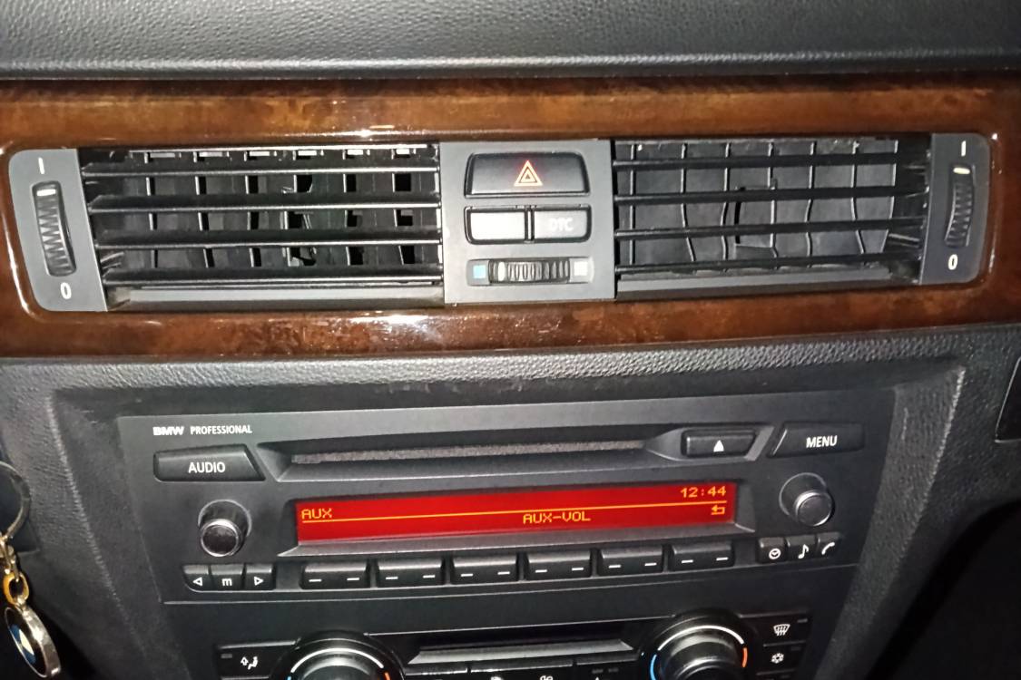 BMW 3 Series 2011 #26 BMW 3 Series 2011 car image #26