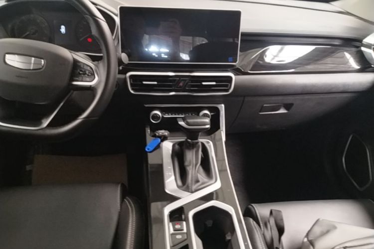 GEELY Coolray 2025 car image #13
