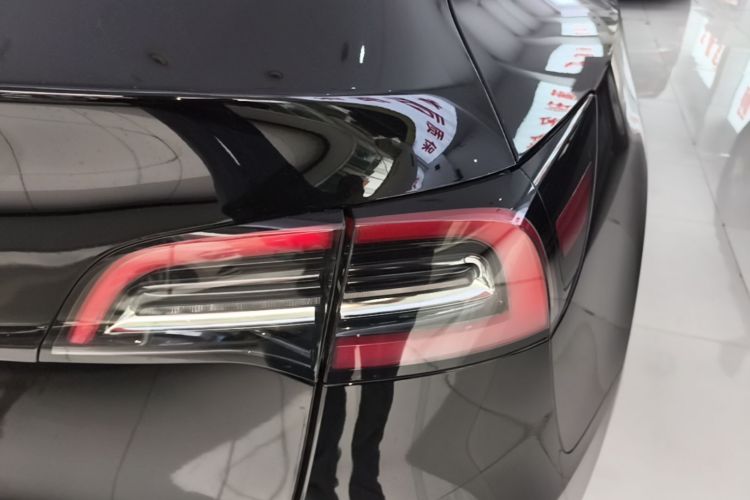 Tesla Model Y 2022 #8 Tesla Model Y 2022 car image #8