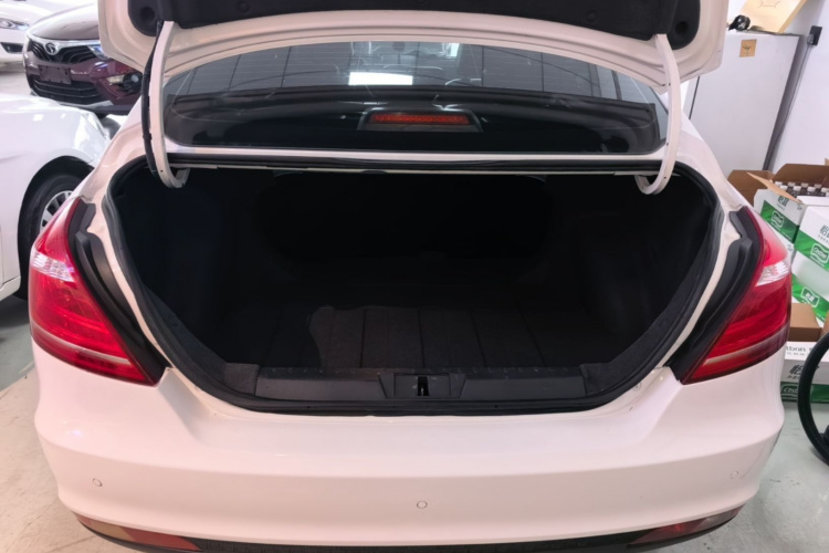 GEELY Emgrand 2015 car image #19
