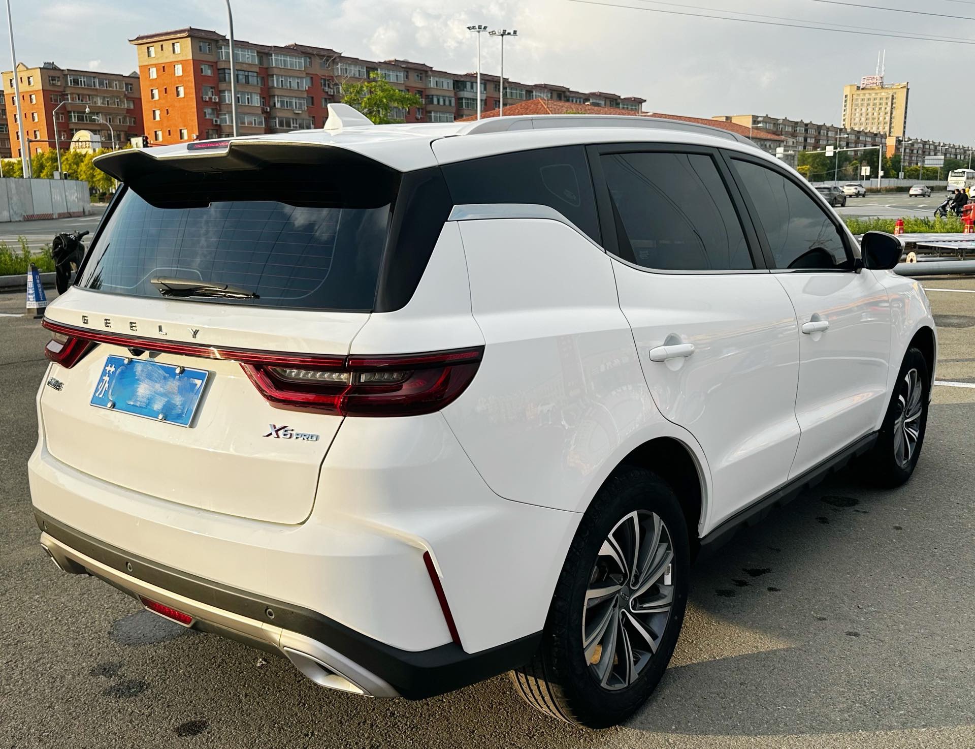 GEELY Vision X6 2023 car image #14