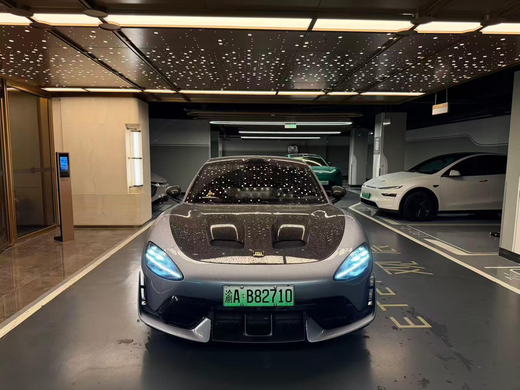 MI SU7 Ultra 2025 car image #2