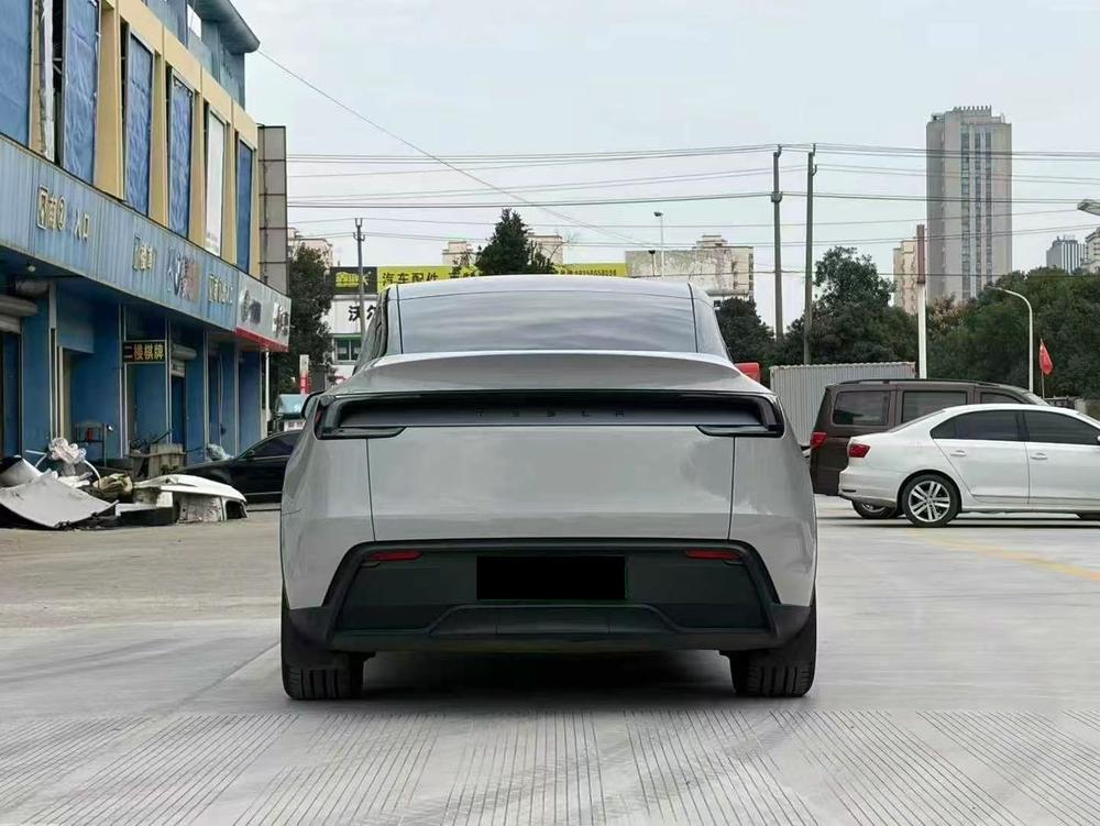 Tesla Model Y 2025 #5 Tesla Model Y 2025 صورة سيارة #5