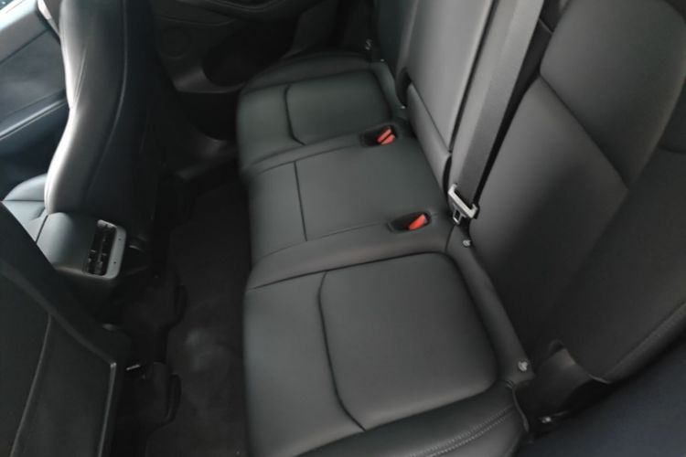 Tesla Model Y 2022 car image #17