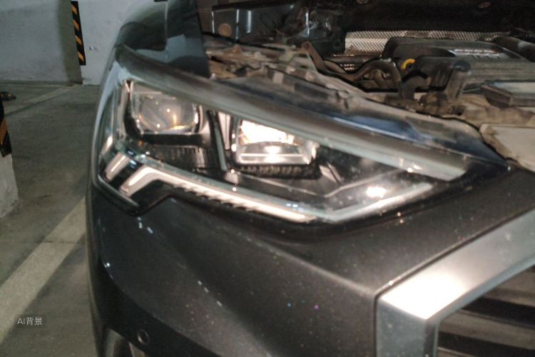 Audi Q3 2020 car image #8