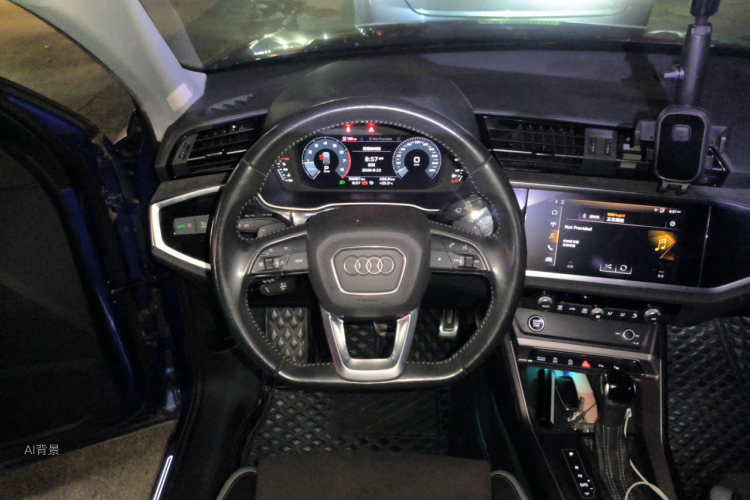 Audi Q3 2020 car image #12