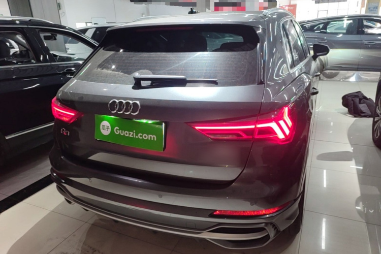 Audi Q3 2023 car image #6