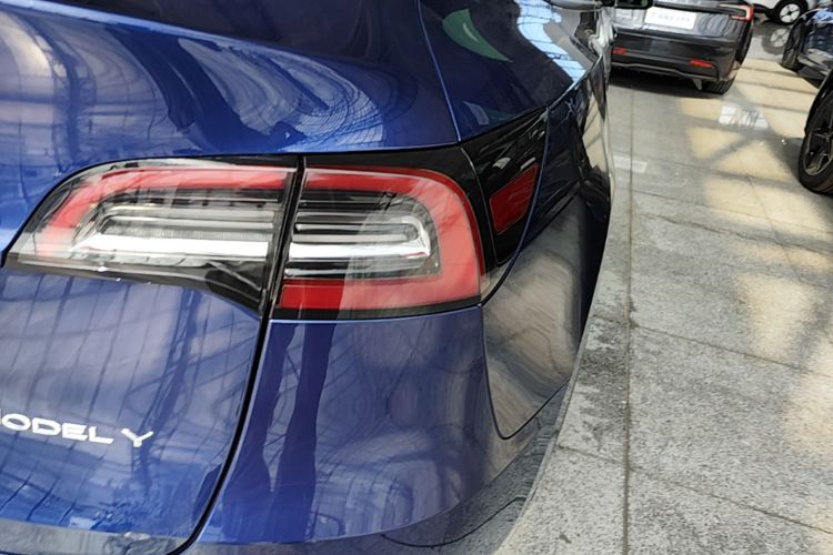 Tesla Model Y 2021 #8 Tesla Model Y 2021 car image #8