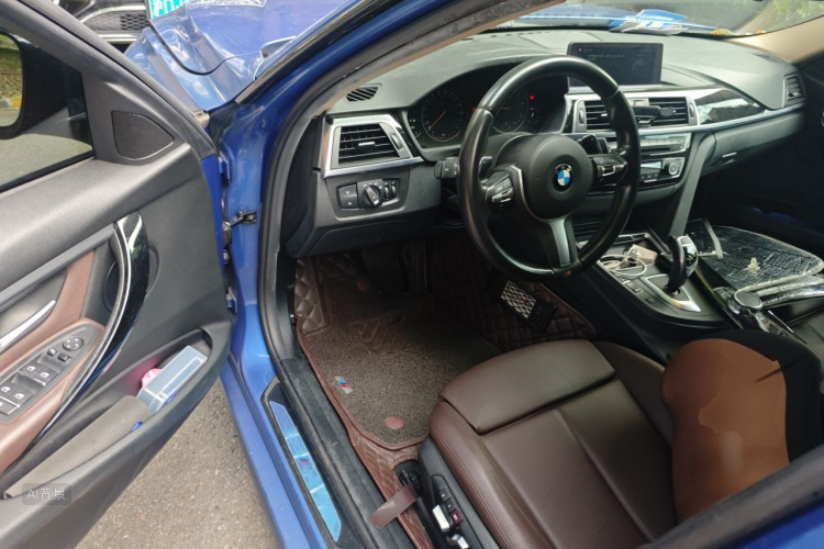 BMW 3 Series 2018 car image #18