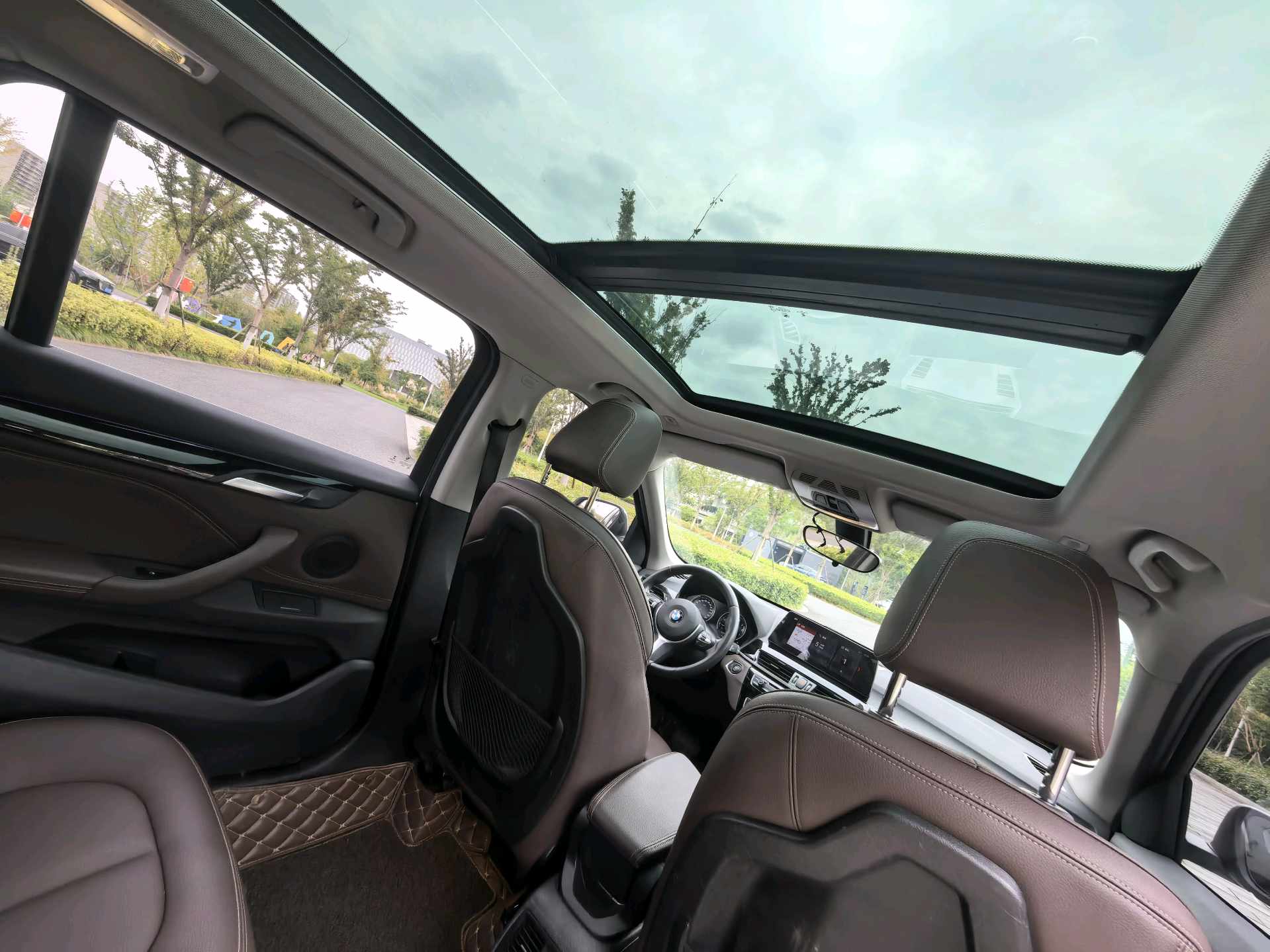 2019 car image #4