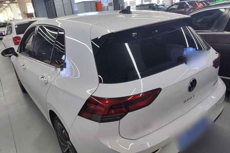 Volkswagen Golf 2021 car image #5