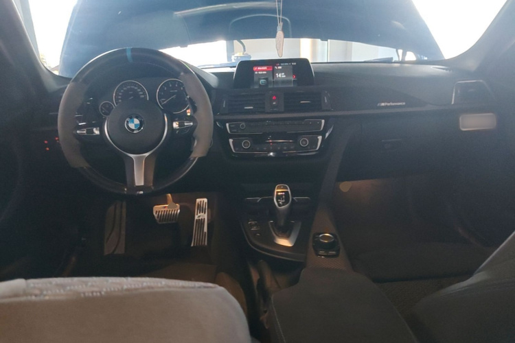BMW 3 Series 2017 car image #10