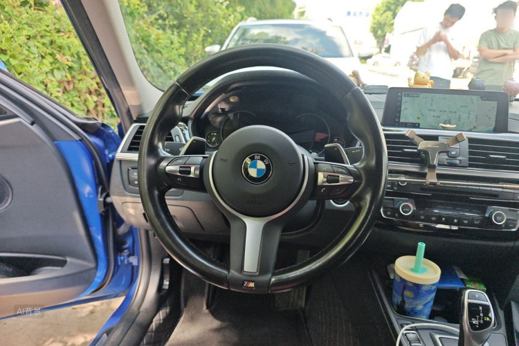 BMW 3 Series 2019 car image #12