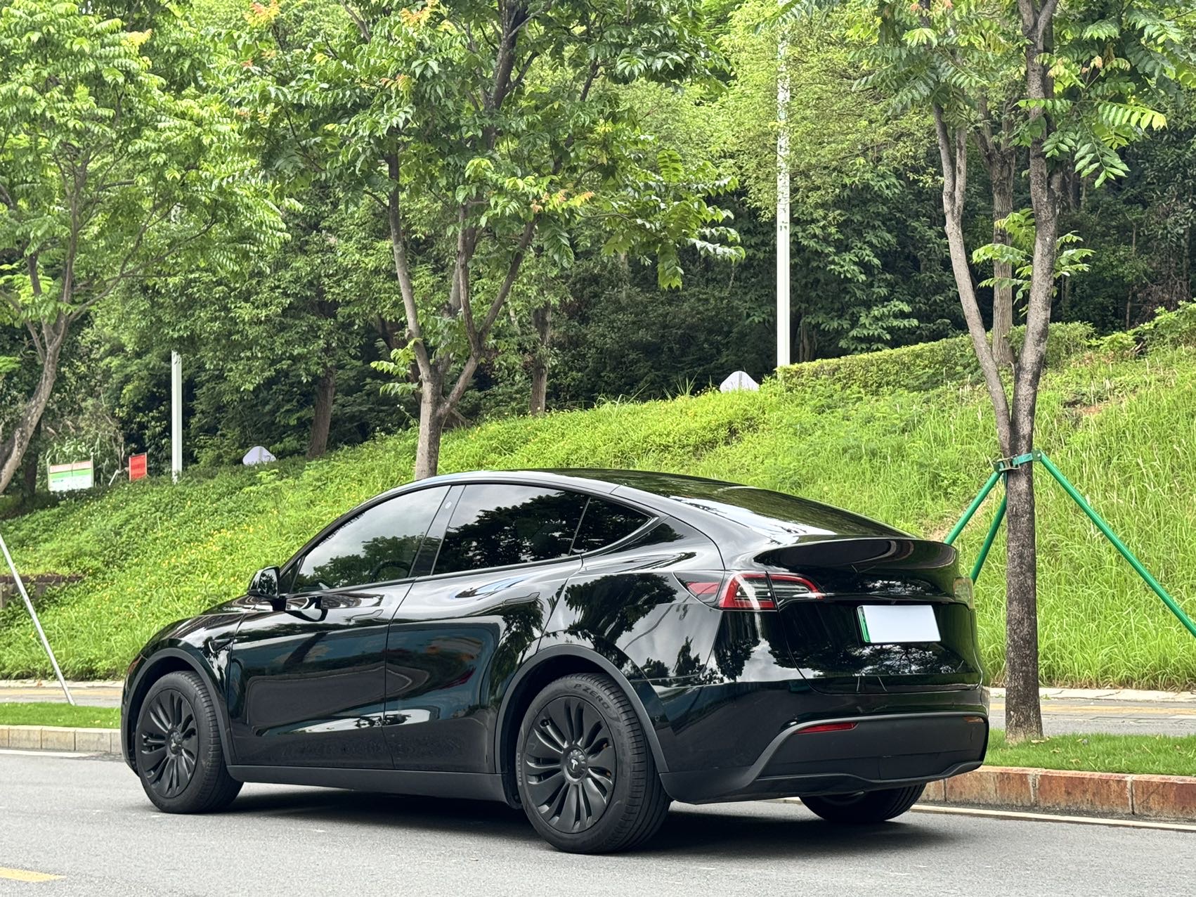 Tesla Model Y 2022 car image #7