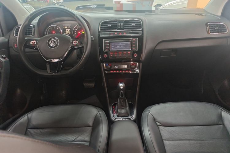 Volkswagen Polo 2014 car image #10