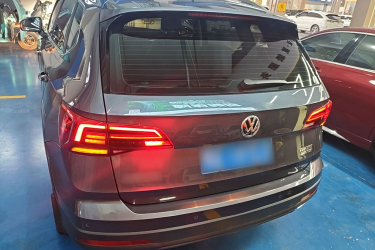 Volkswagen Tharu 2018 immagine di auto #6
