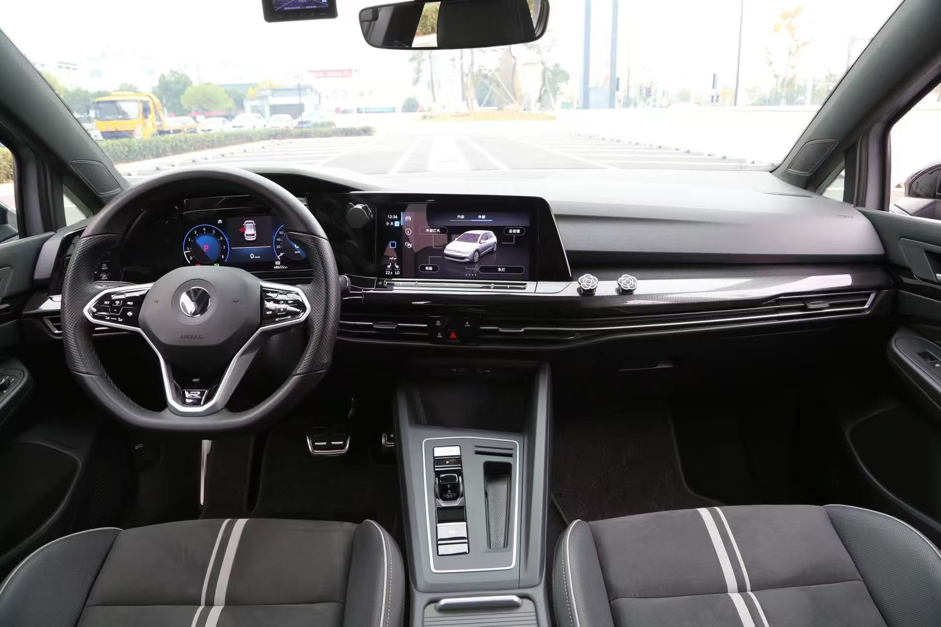 Volkswagen Golf 2022 car image #4