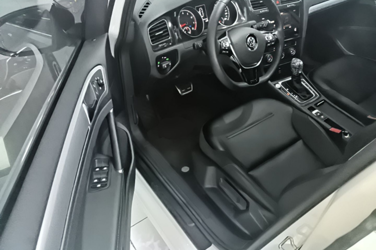 Volkswagen Golf 2020 #12 Volkswagen Golf 2020 car image #12